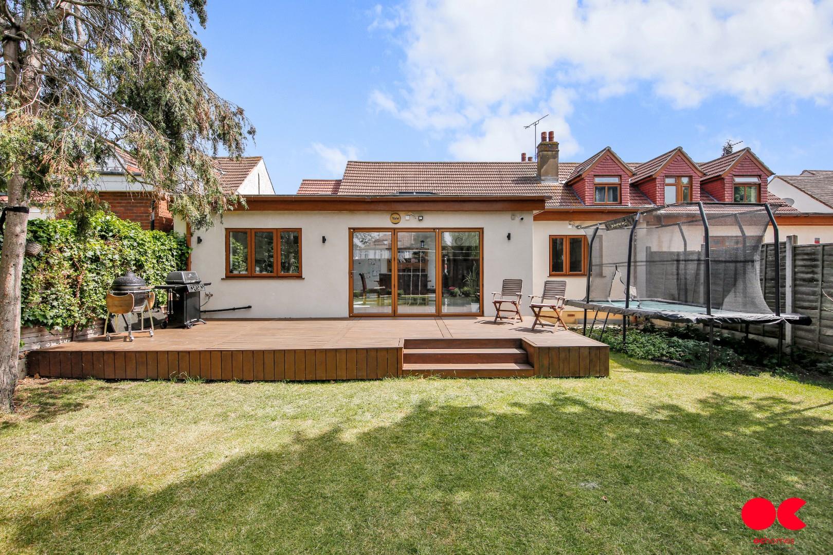 4 bed semi-detached bungalow for sale in Brownlea Gardens, Seven Kings  - Property Image 38