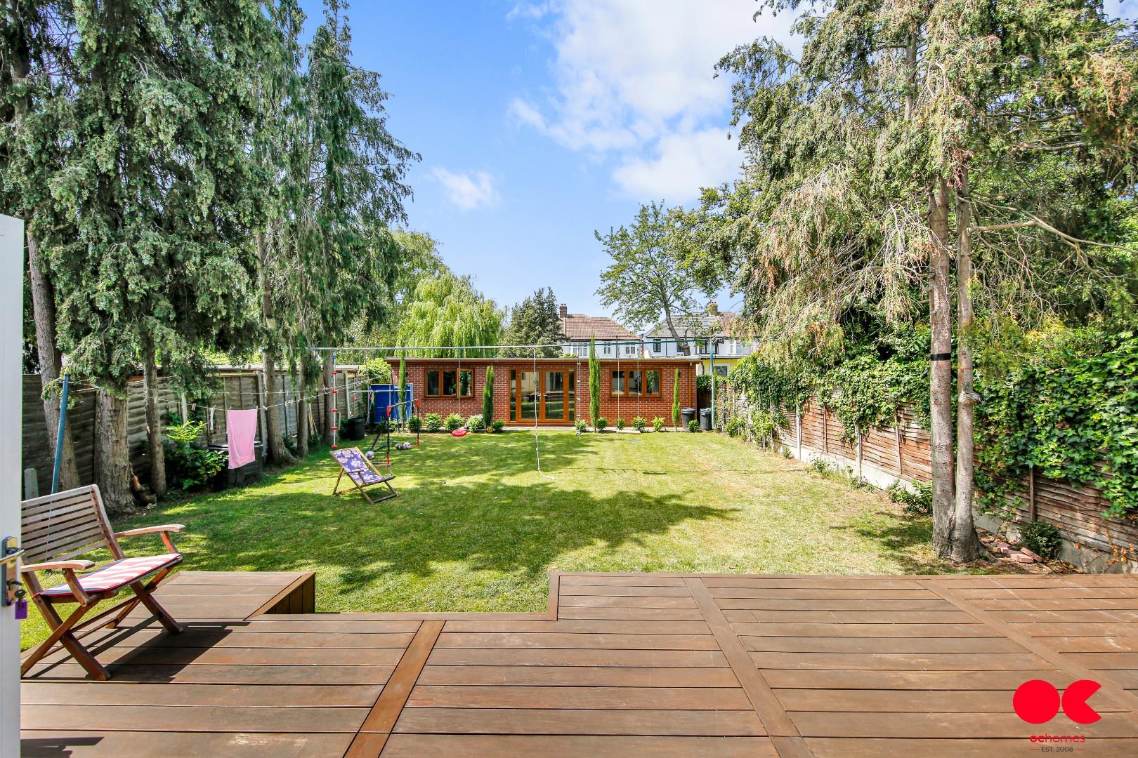 4 bed semi-detached bungalow for sale in Brownlea Gardens, Seven Kings  - Property Image 37
