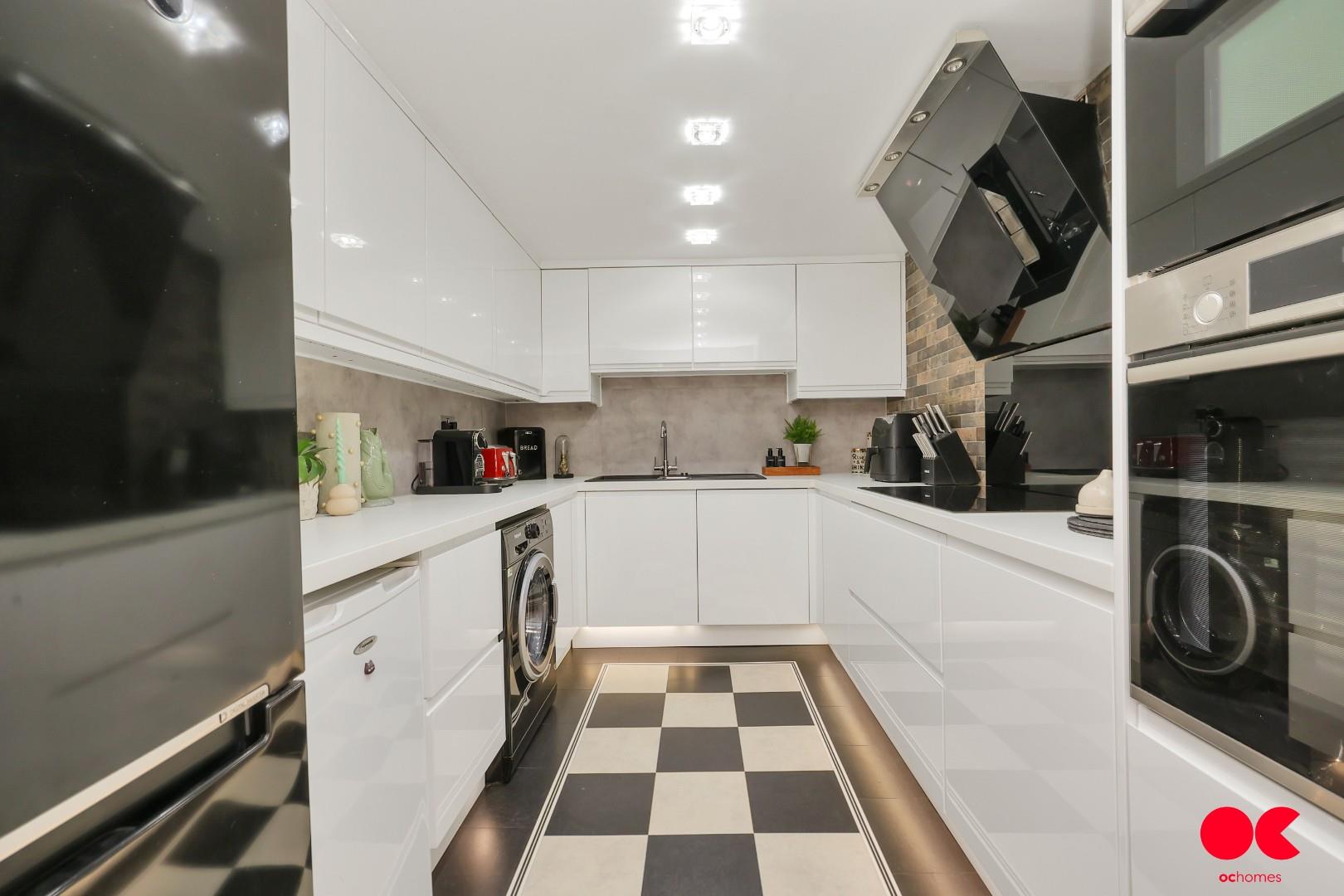 2 bed flat for sale in Victory Road, London  - Property Image 2