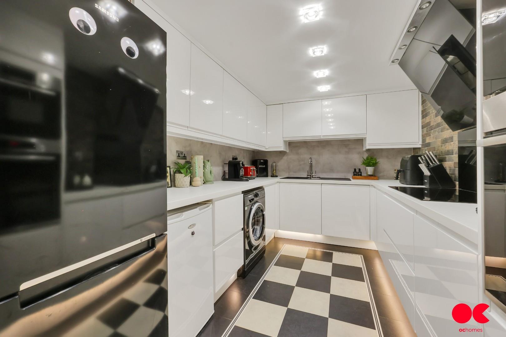 2 bed flat for sale in Victory Road, London  - Property Image 13