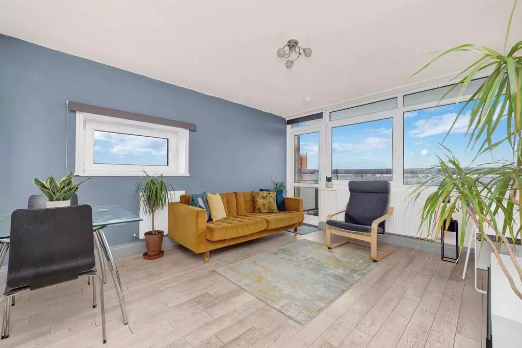2 bed flat for sale in Jodrell Road, Bow - Property Image 1