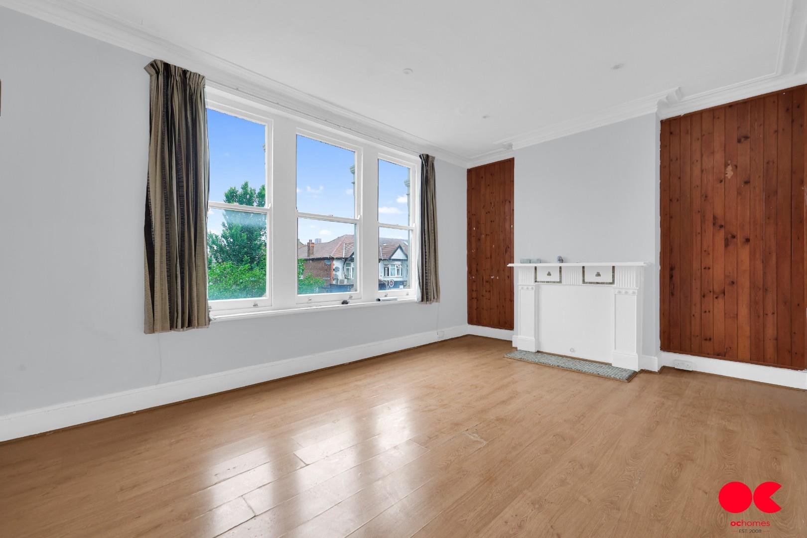3 bed flat to rent in Lea Bridge Road, Leyton - Property Image 1