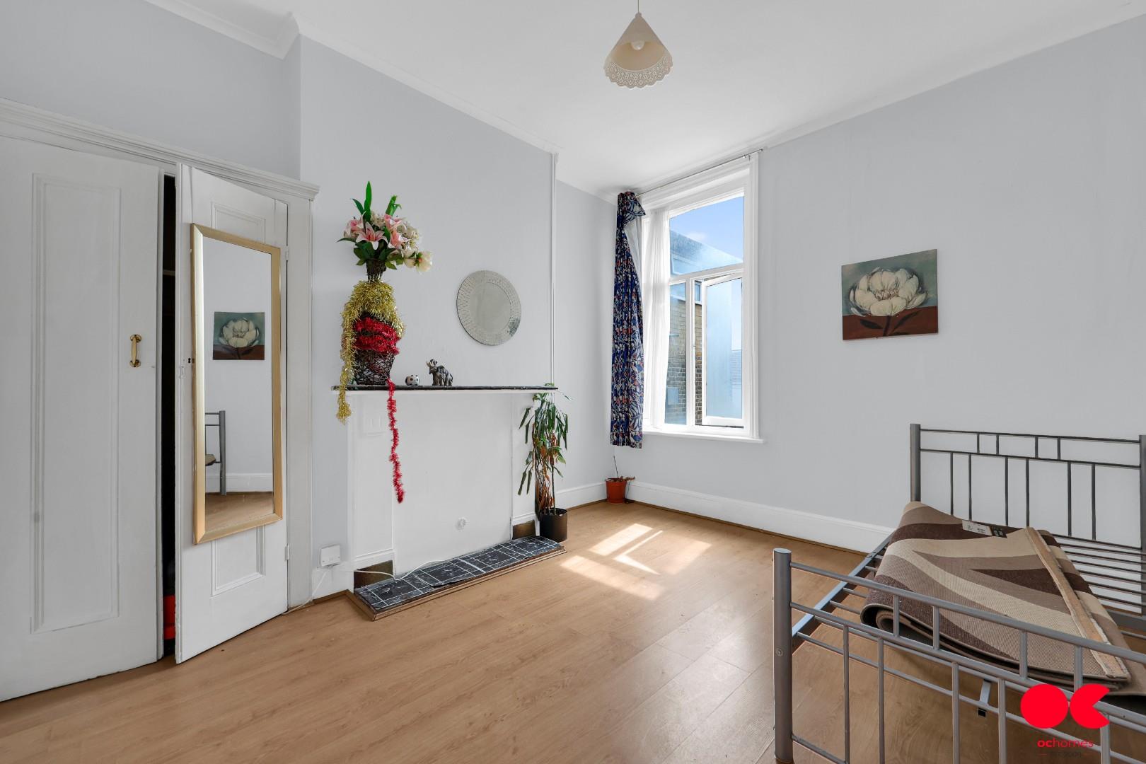 3 bed flat to rent in Lea Bridge Road, Leyton  - Property Image 2