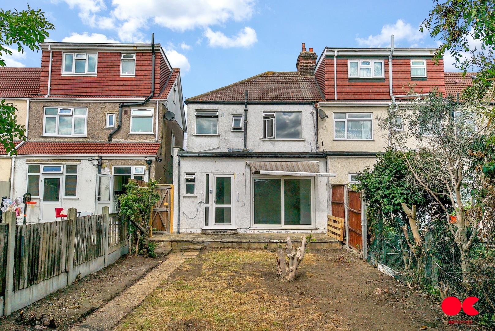 3 bed end of terrace house to rent in Fremantle Road, Barkingside  - Property Image 24