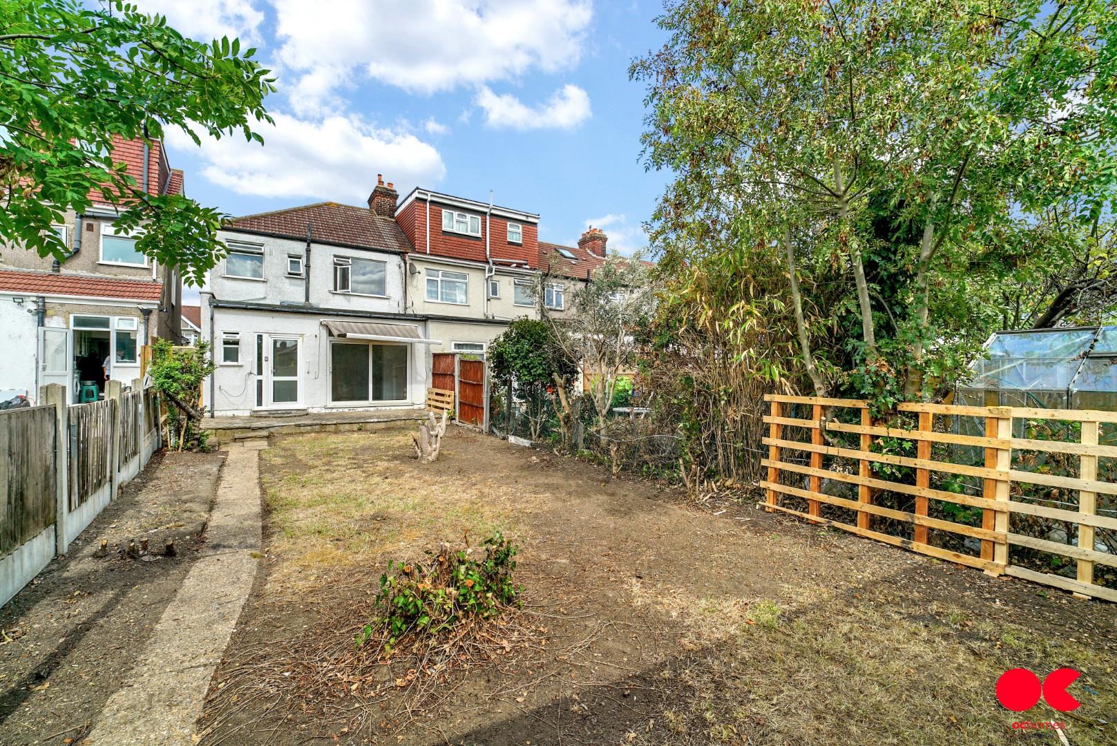 3 bed end of terrace house to rent in Fremantle Road, Barkingside  - Property Image 22
