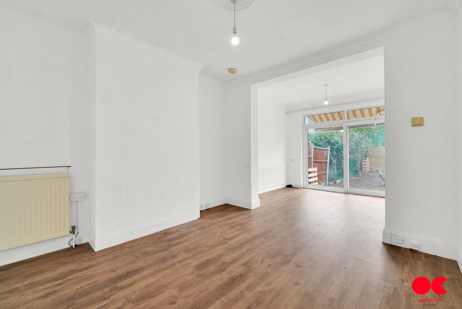 3 bed end of terrace house to rent in Fremantle Road, Barkingside  - Property Image 4