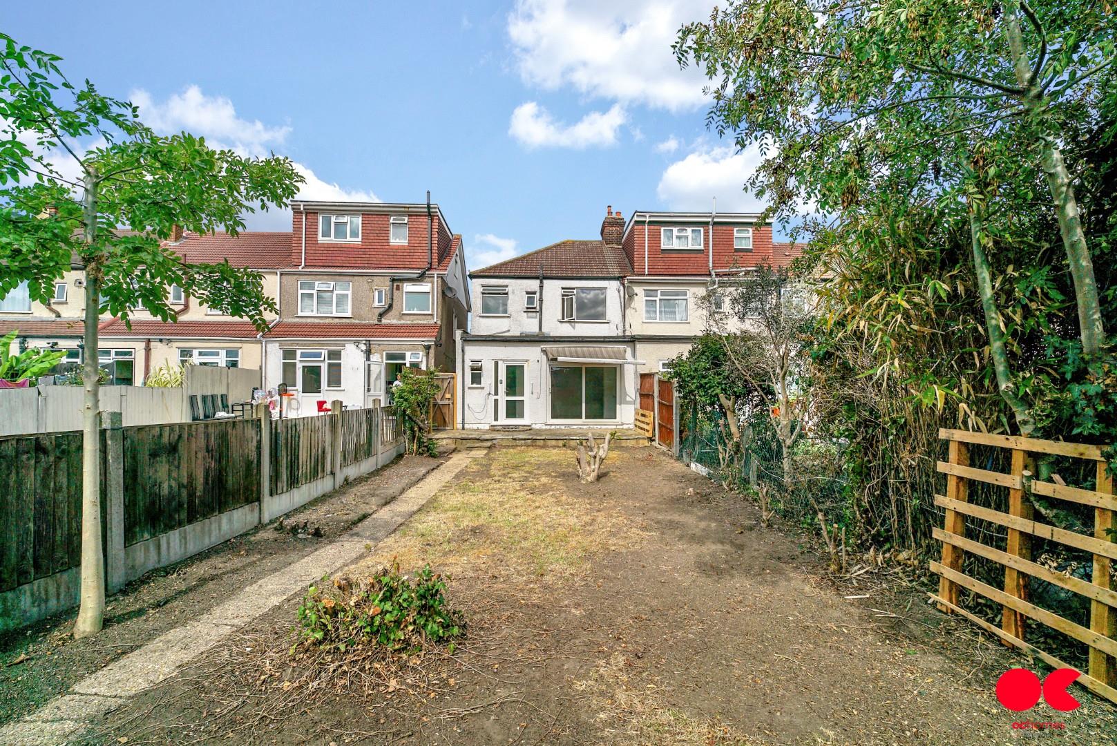 3 bed end of terrace house to rent in Fremantle Road, Barkingside  - Property Image 23