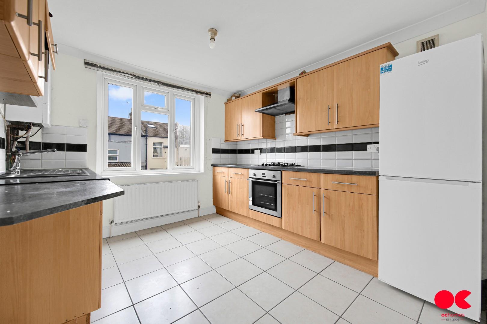2 bed flat for sale in Warren Road, Leyton  - Property Image 2