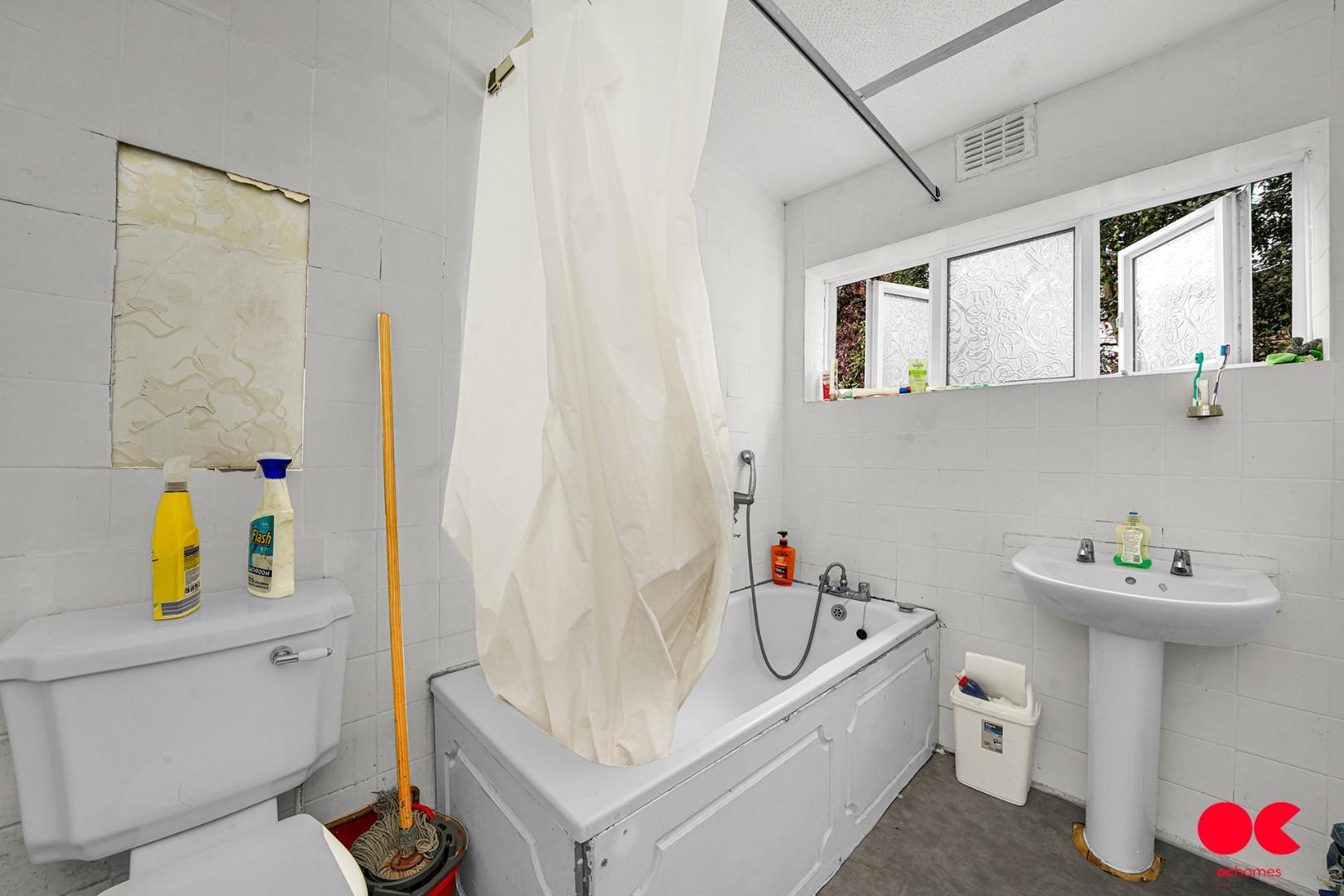 4 bed detached house to rent in Ernest Road, Emerson Park, Hornchurch  - Property Image 13