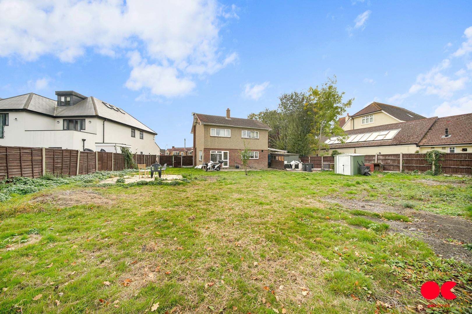 4 bed detached house to rent in Ernest Road, Emerson Park, Hornchurch  - Property Image 3