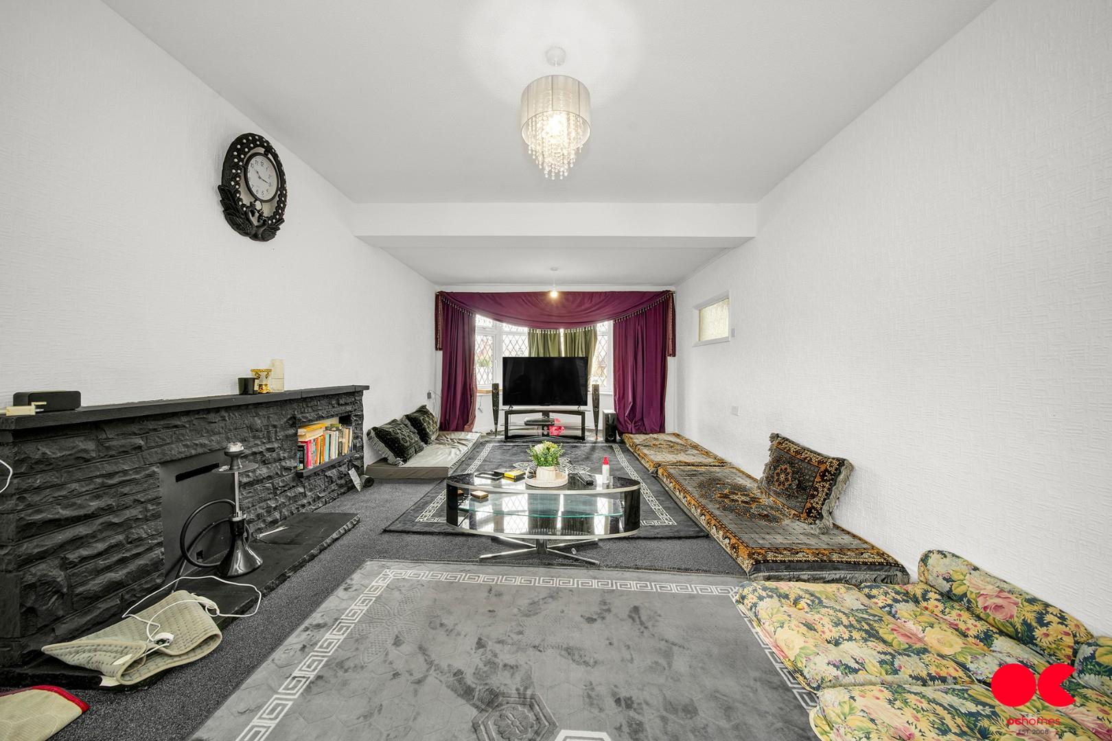 4 bed detached house to rent in Ernest Road, Emerson Park, Hornchurch  - Property Image 9