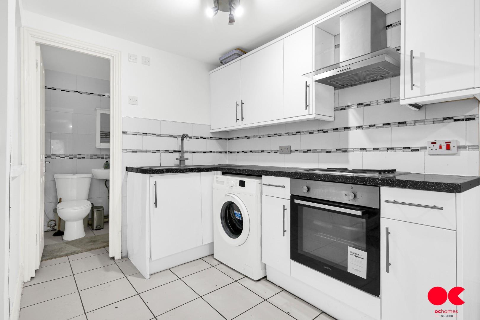 1 bed studio flat to rent in Capworth Street, Leyton  - Property Image 2
