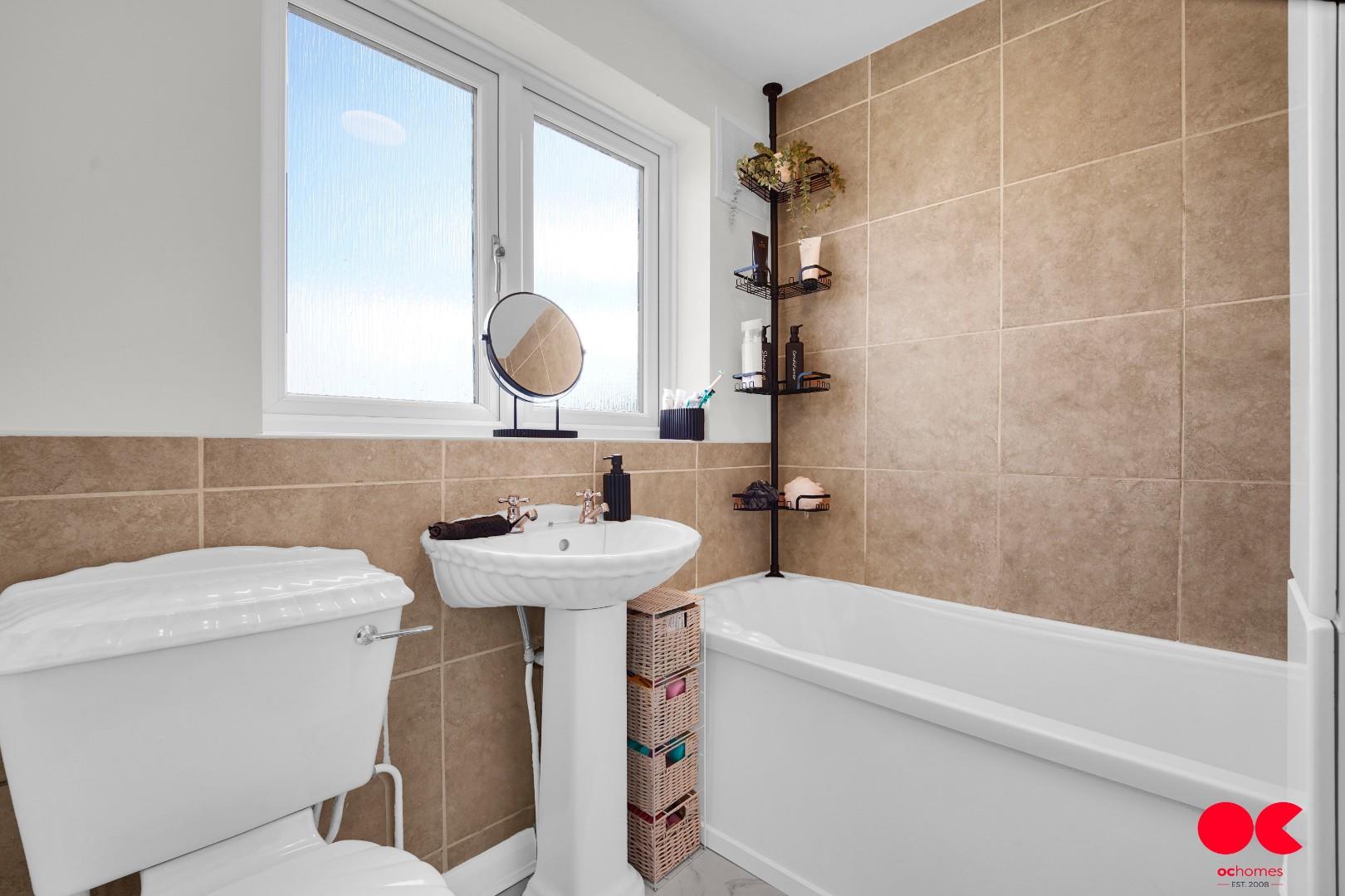 3 bed terraced house for sale in South Hall Drive, Rainham  - Property Image 6