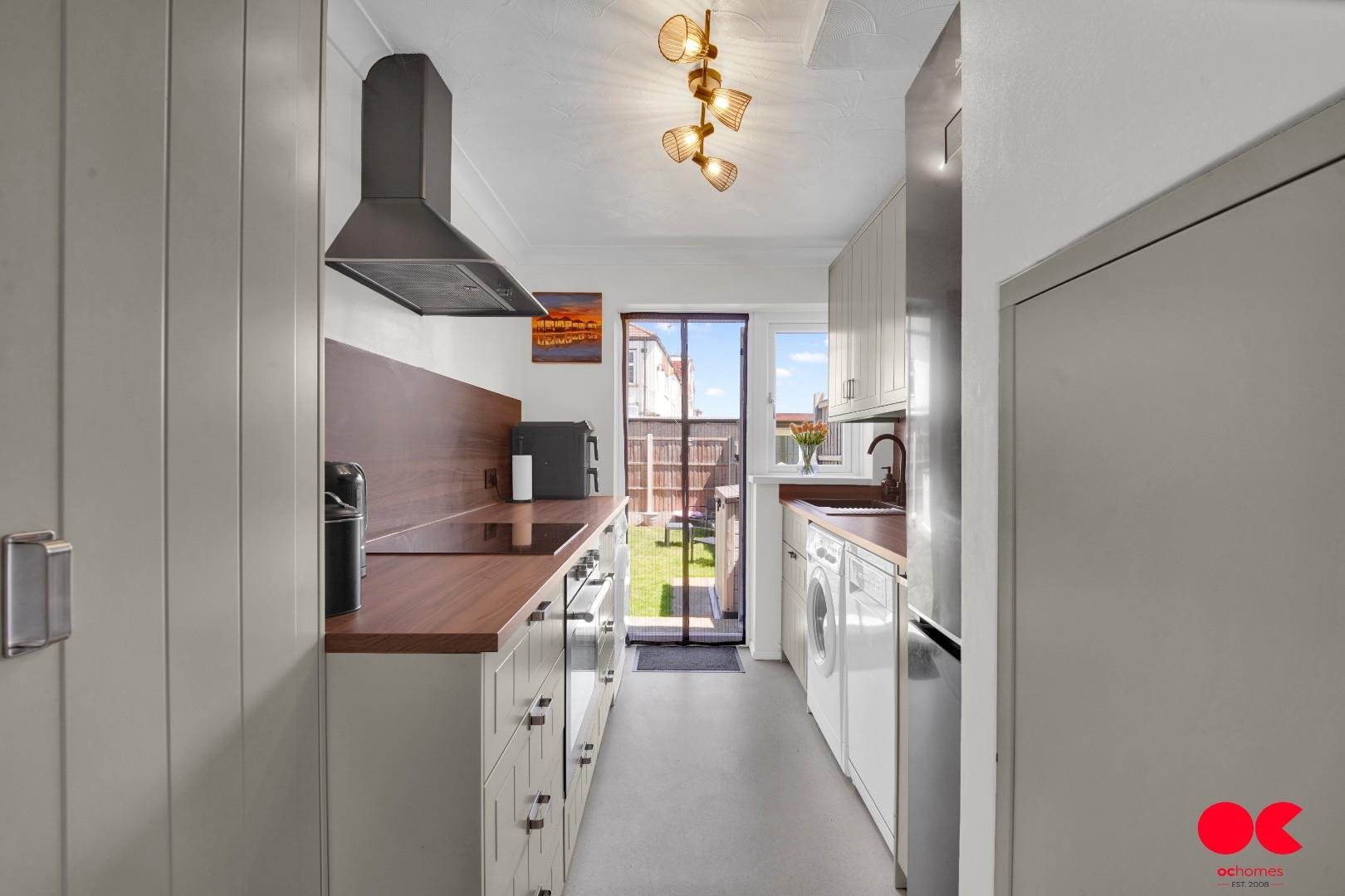 3 bed terraced house for sale in South Hall Drive, Rainham  - Property Image 16