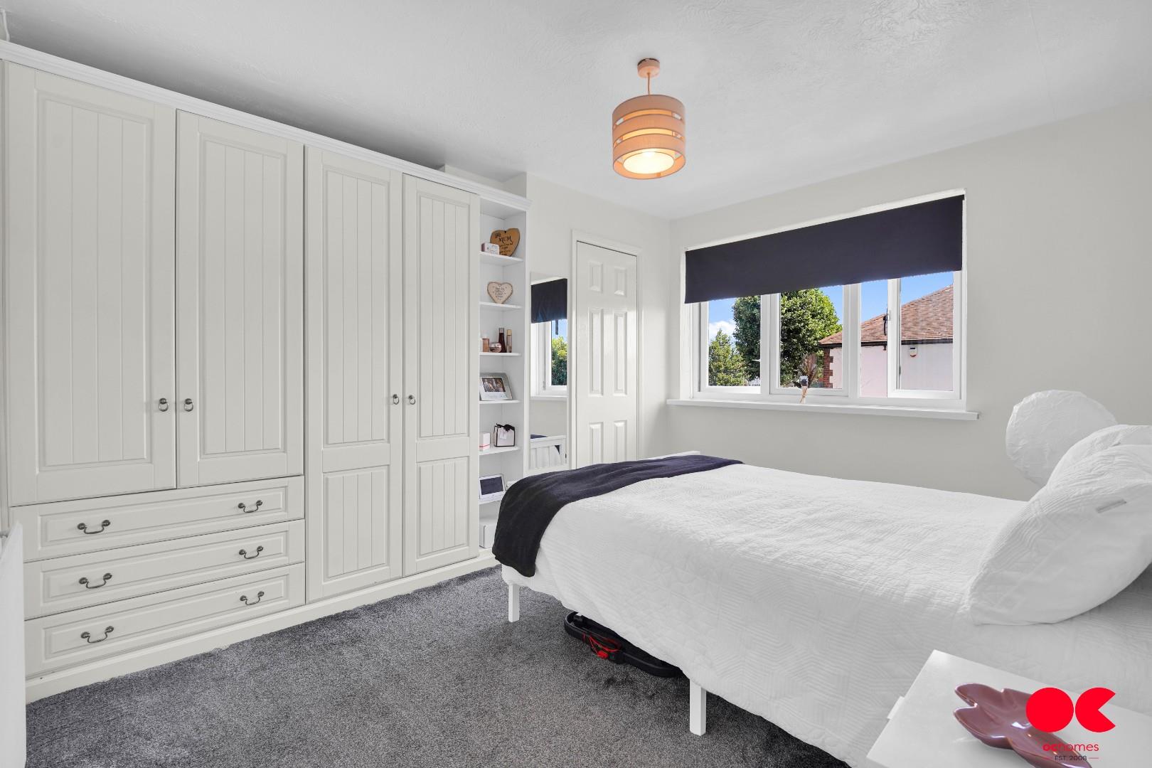 3 bed terraced house for sale in South Hall Drive, Rainham  - Property Image 4