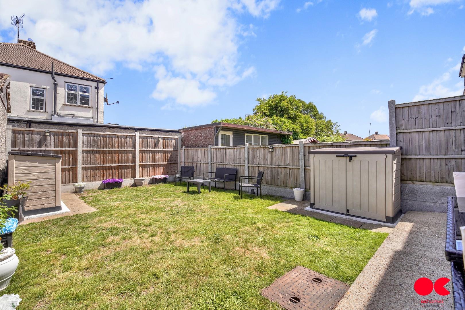 3 bed terraced house for sale in South Hall Drive, Rainham  - Property Image 9