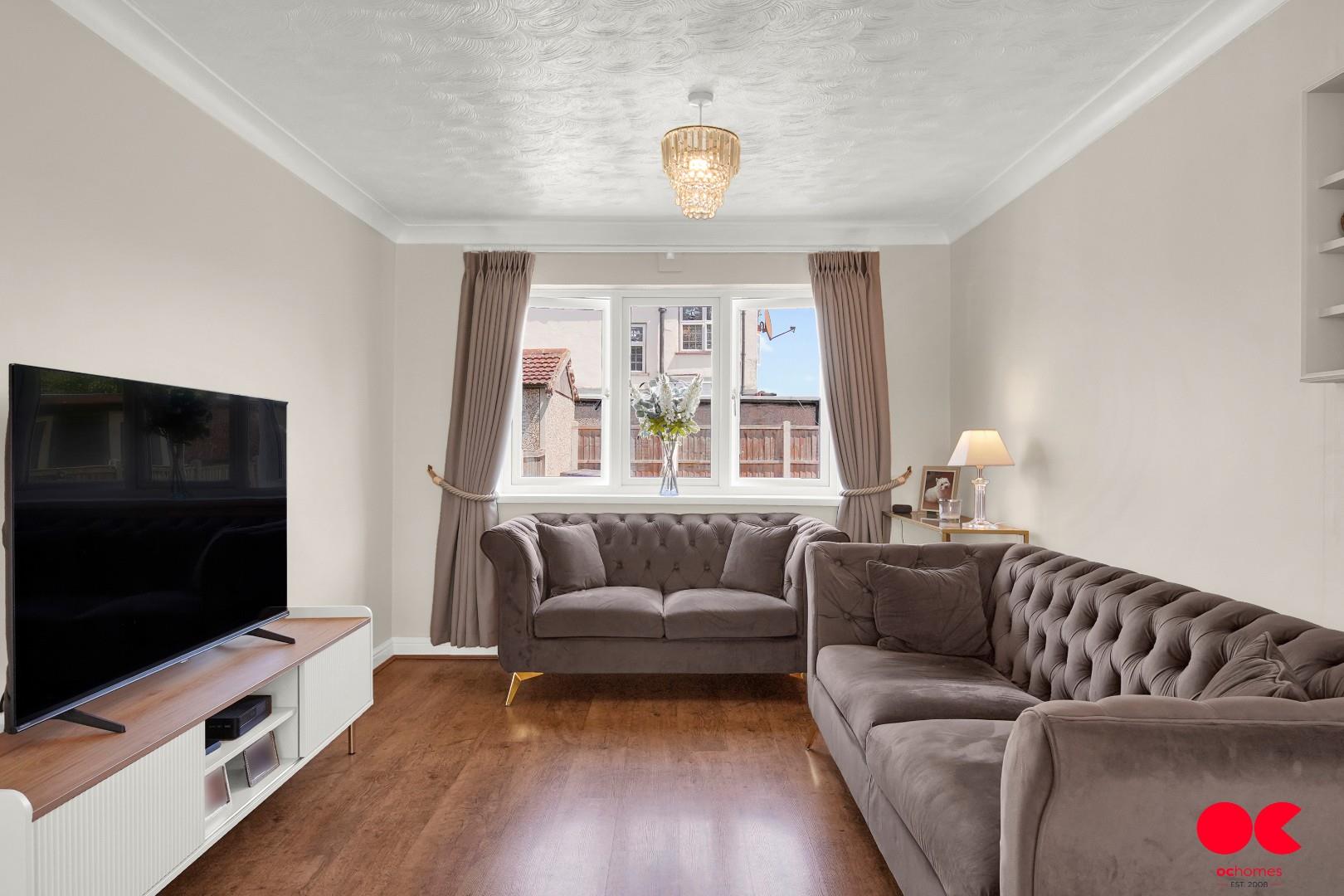 3 bed terraced house for sale in South Hall Drive, Rainham  - Property Image 13