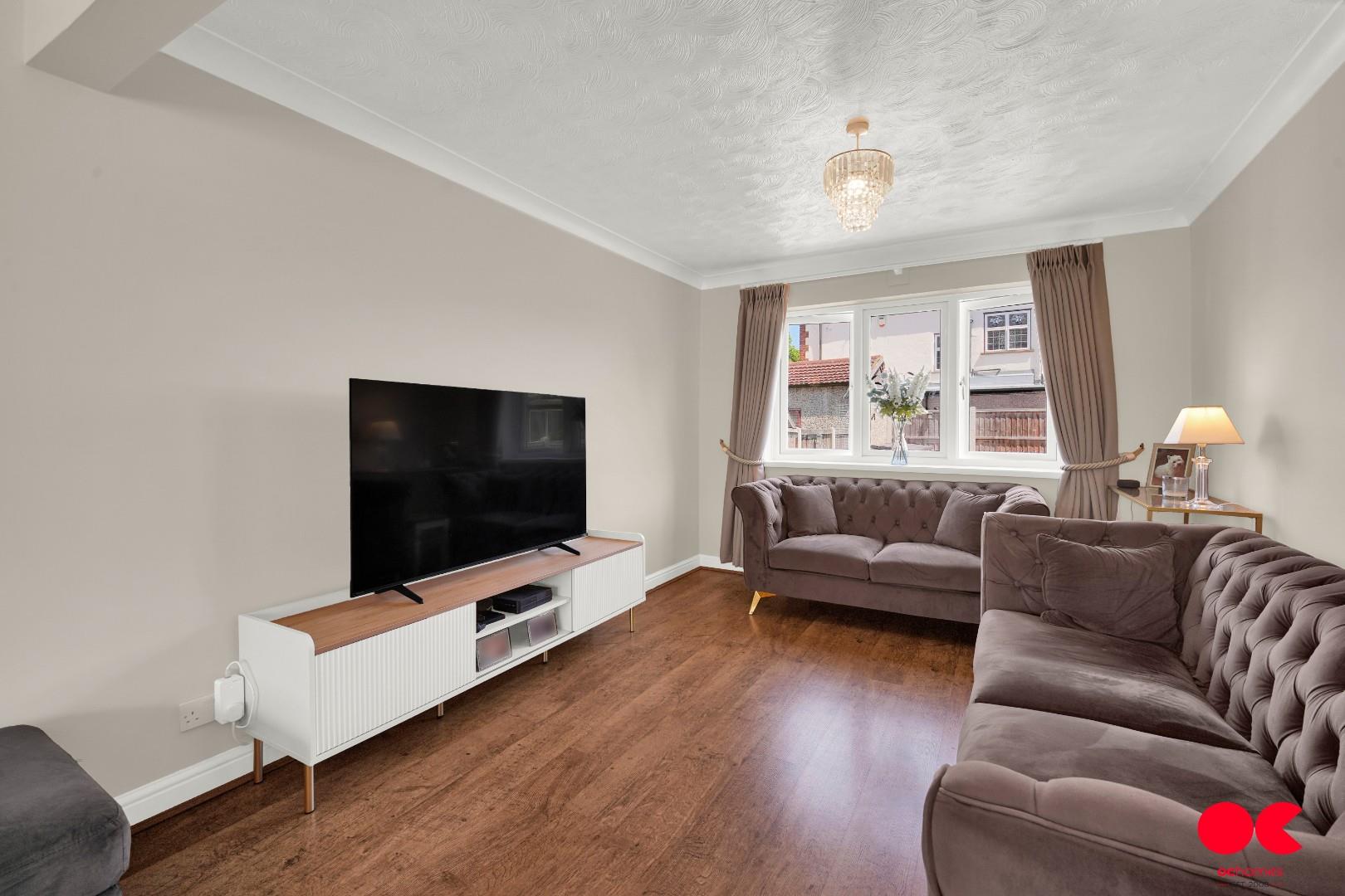 3 bed terraced house for sale in South Hall Drive, Rainham  - Property Image 11