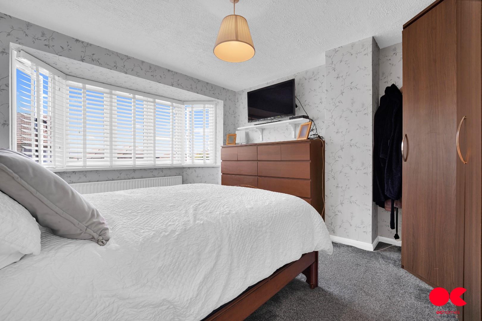 3 bed terraced house for sale in South Hall Drive, Rainham  - Property Image 3