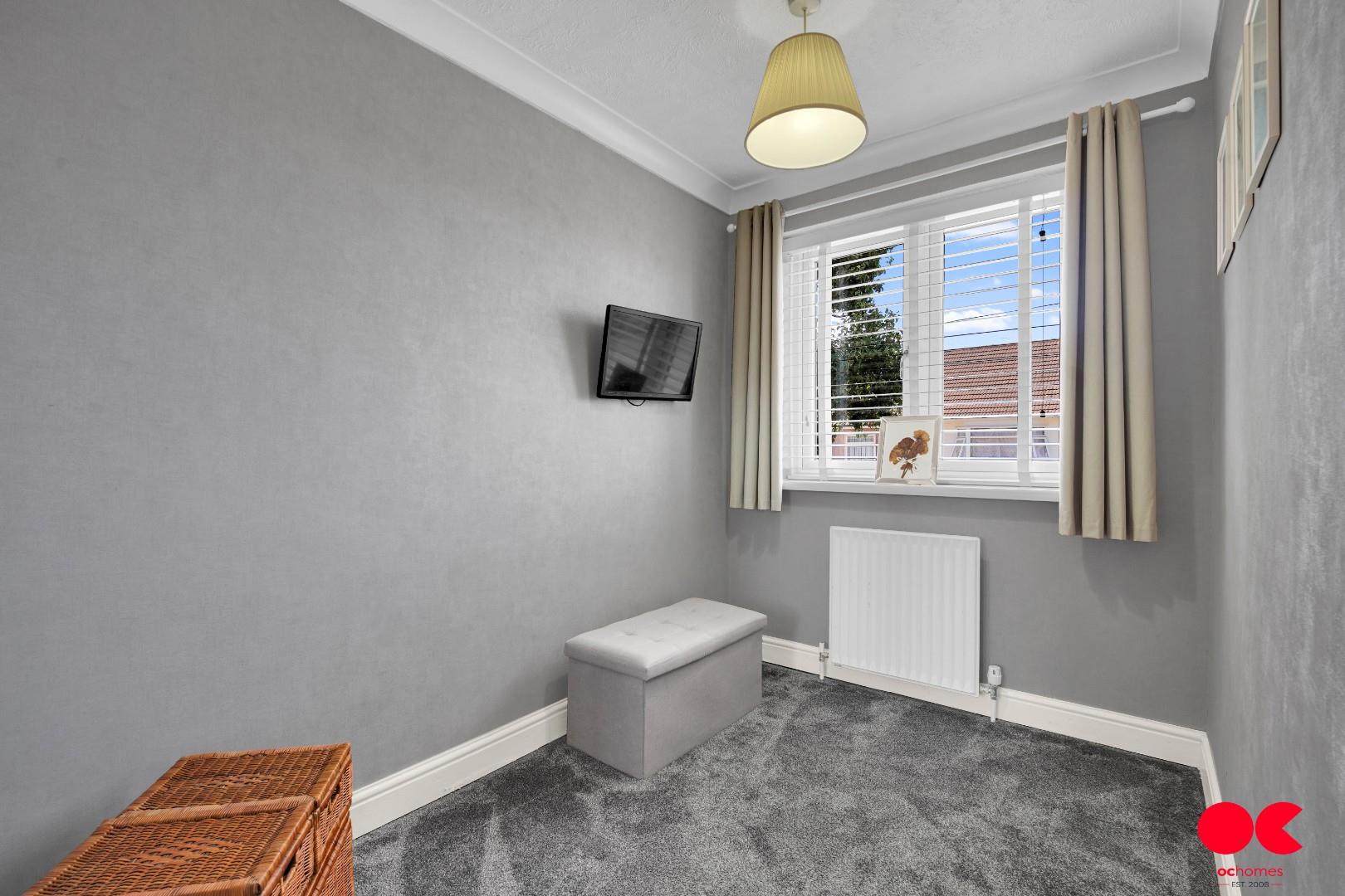 3 bed terraced house for sale in South Hall Drive, Rainham  - Property Image 5