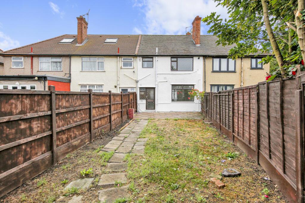 3 bed terraced house to rent in Crosby Road, Dagenham  - Property Image 12