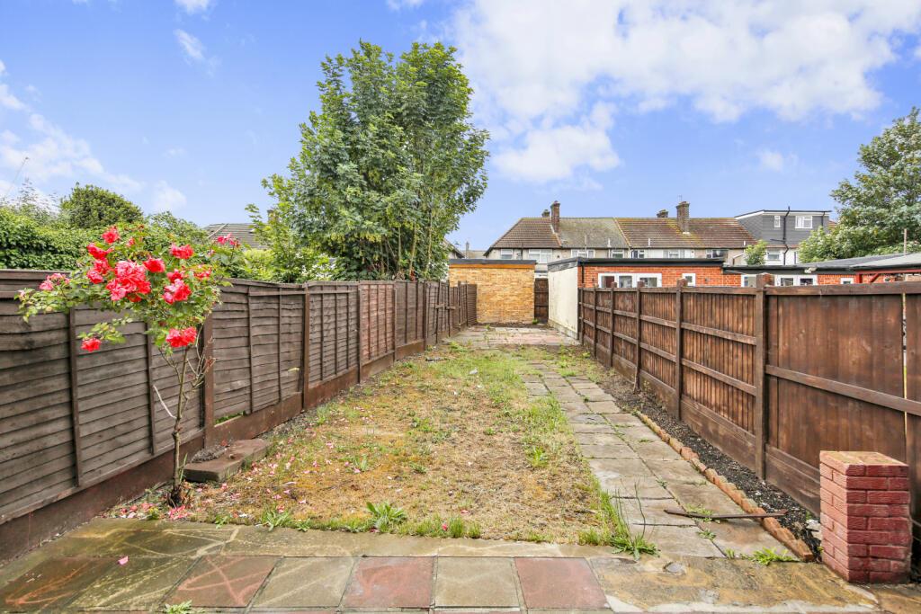 3 bed terraced house to rent in Crosby Road, Dagenham  - Property Image 4