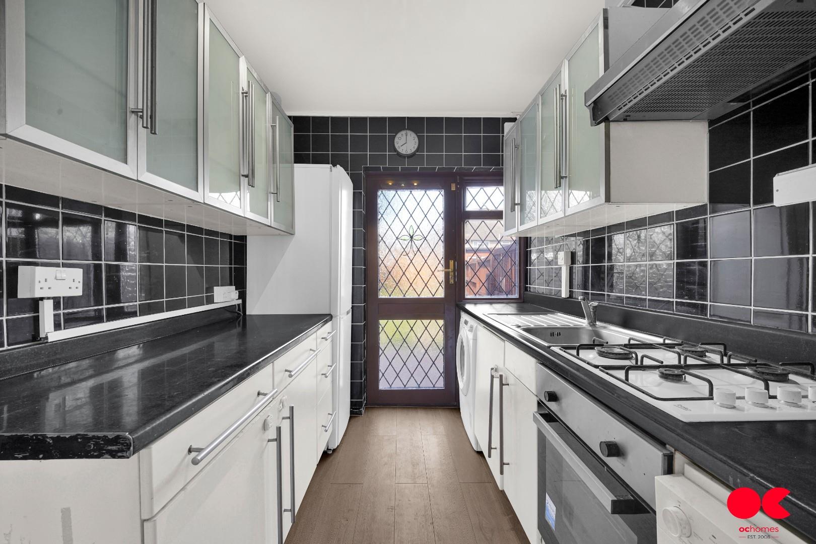 3 bed terraced house to rent in Crosby Road, Dagenham  - Property Image 8