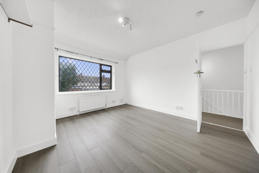 3 bed terraced house to rent in Crosby Road, Dagenham  - Property Image 8