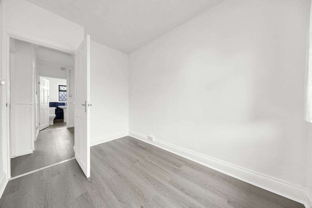 3 bed terraced house to rent in Crosby Road, Dagenham  - Property Image 7