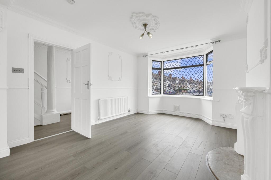 3 bed terraced house to rent in Crosby Road, Dagenham  - Property Image 11