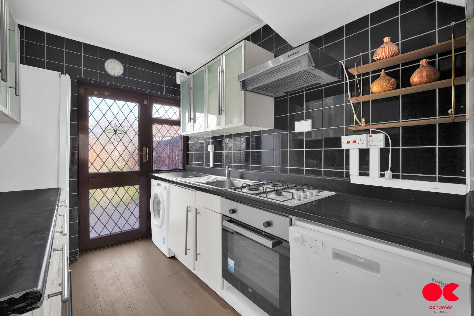 3 bed terraced house to rent in Crosby Road, Dagenham  - Property Image 2