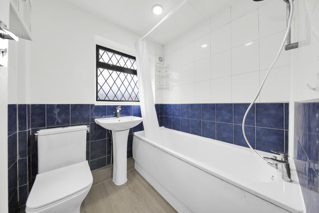 3 bed terraced house to rent in Crosby Road, Dagenham  - Property Image 5