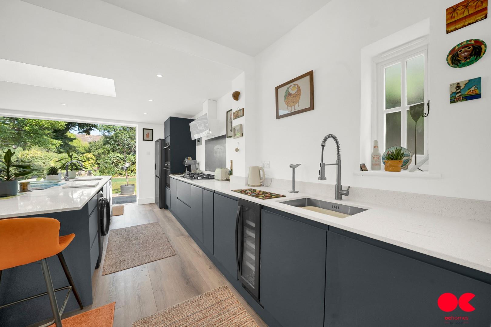 3 bed detached house for sale in Balgores Lane, Gidea Park  - Property Image 33