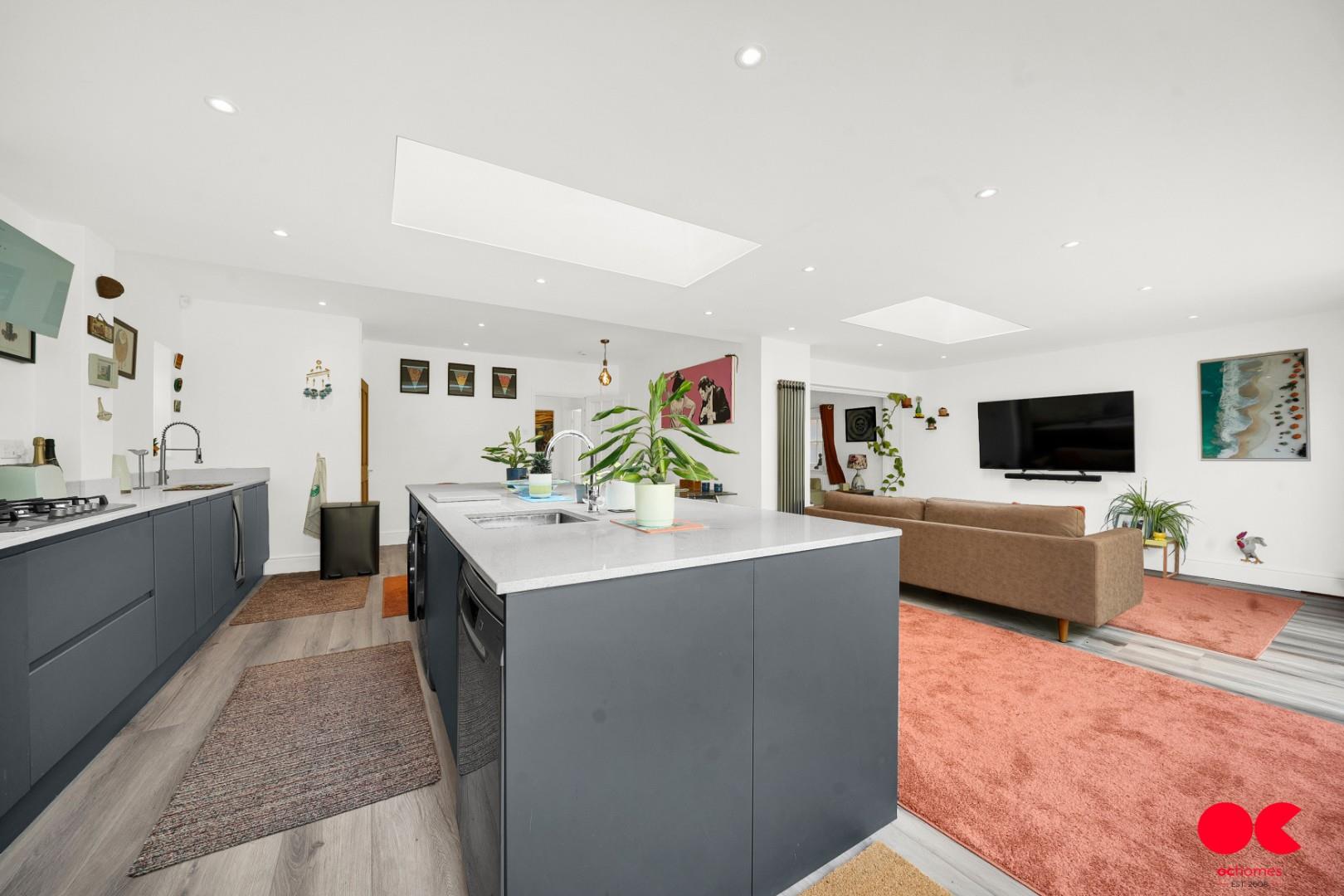 3 bed detached house for sale in Balgores Lane, Gidea Park  - Property Image 31