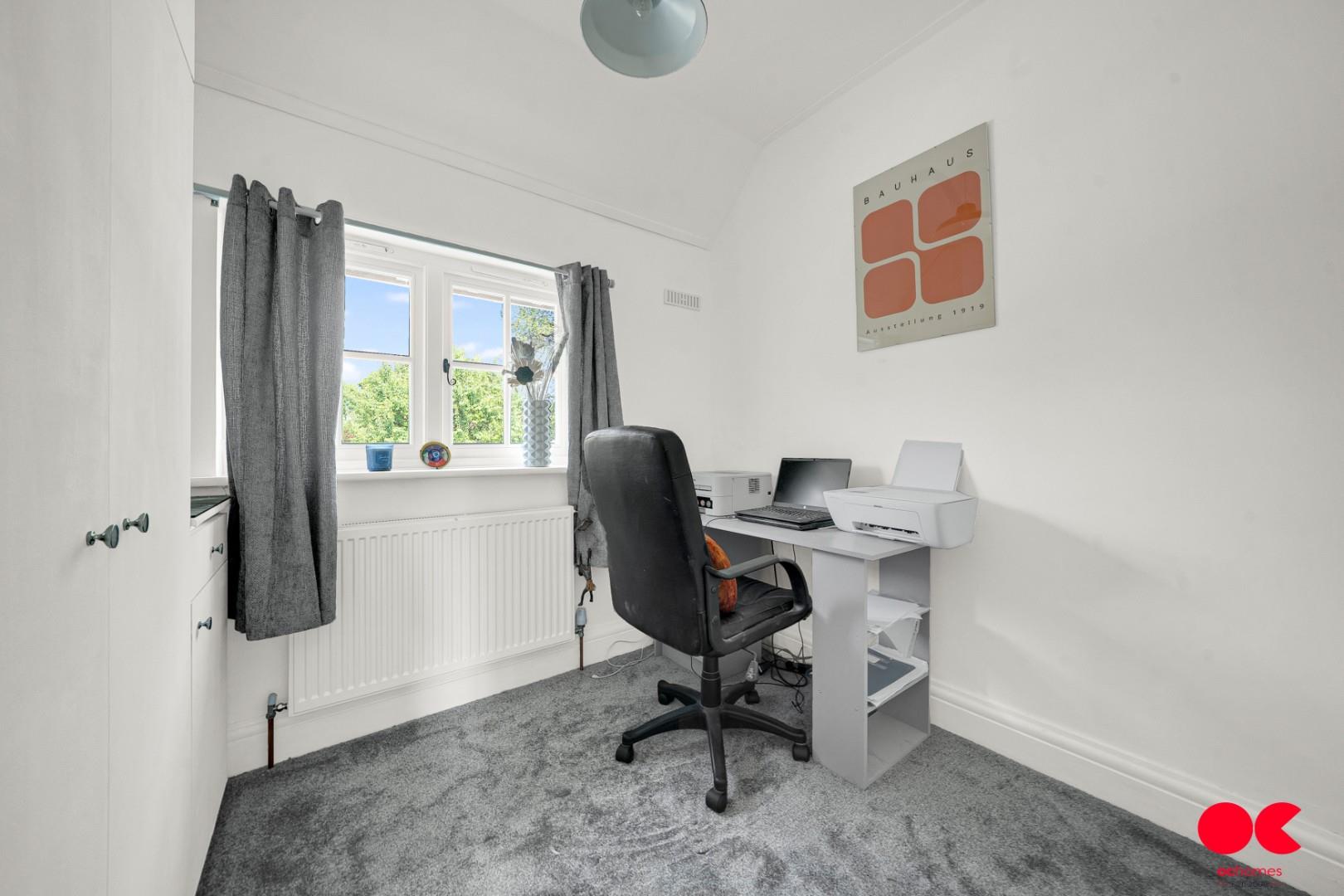 3 bed detached house for sale in Balgores Lane, Gidea Park  - Property Image 11