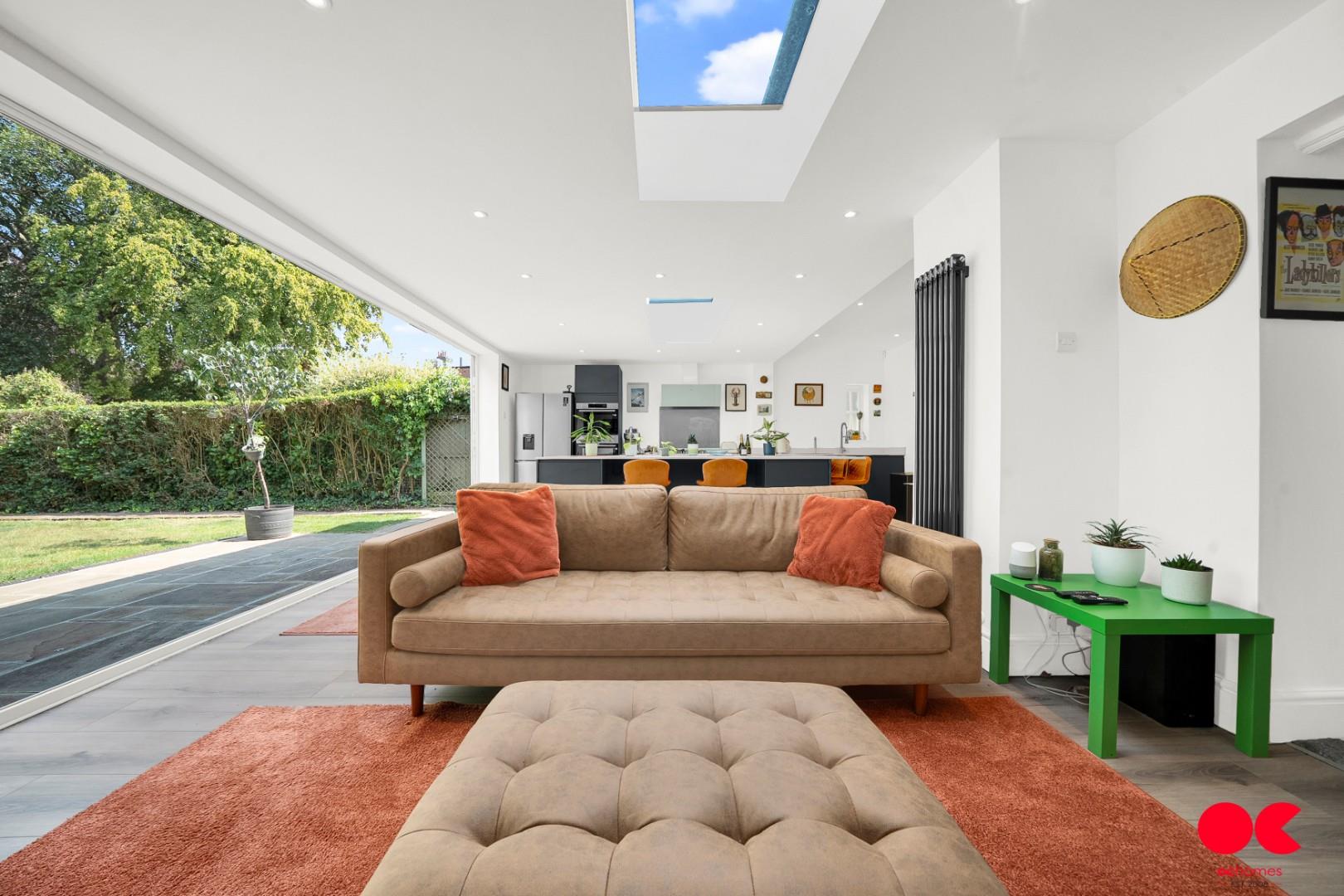 3 bed detached house for sale in Balgores Lane, Gidea Park  - Property Image 34