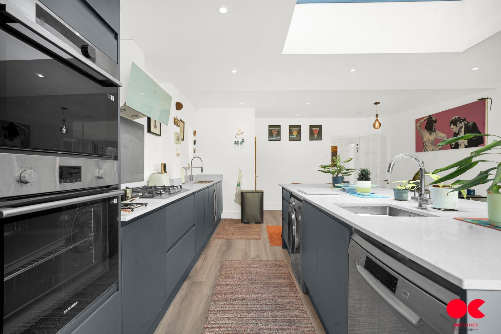 3 bed detached house for sale in Balgores Lane, Gidea Park  - Property Image 7