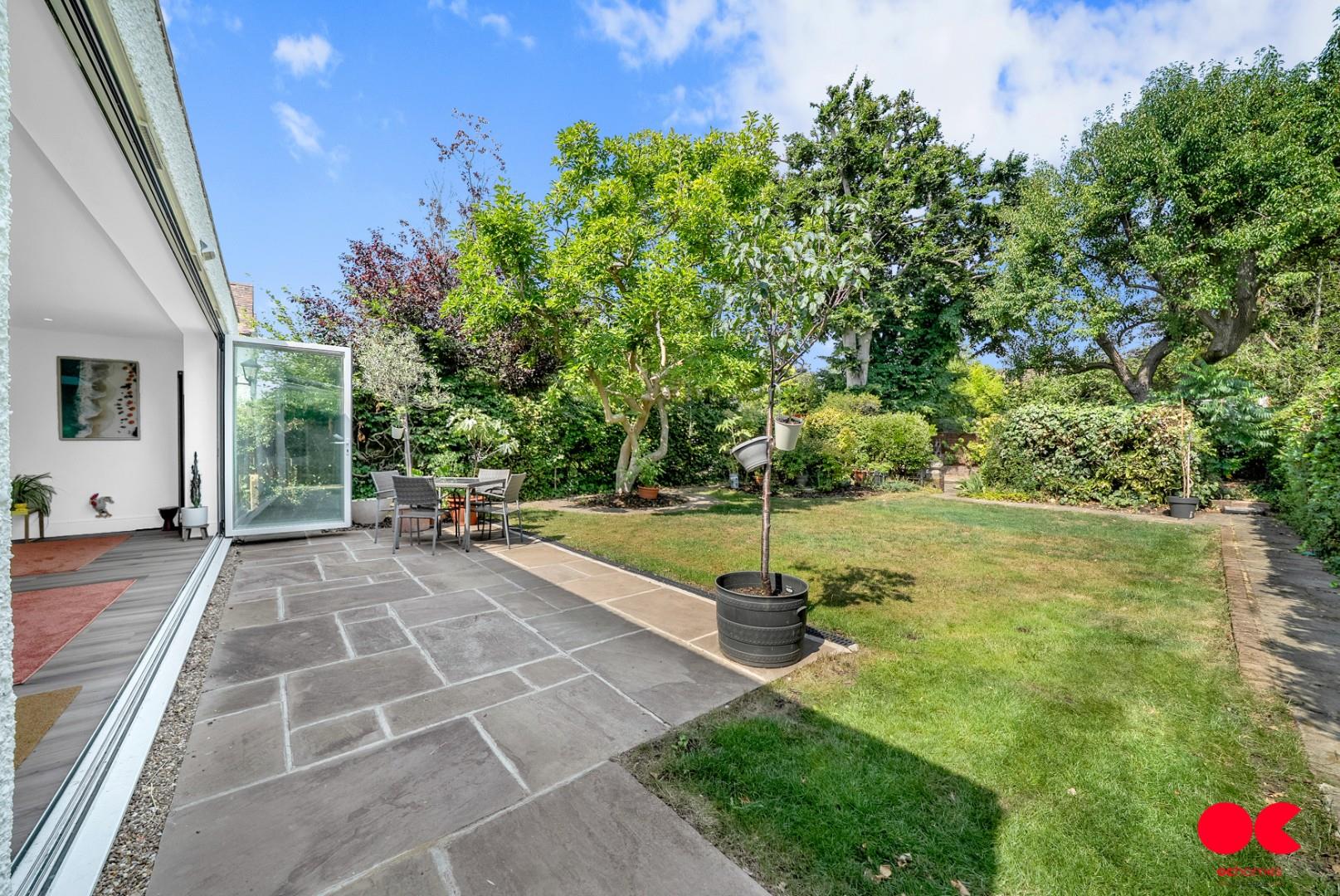 3 bed detached house for sale in Balgores Lane, Gidea Park  - Property Image 4