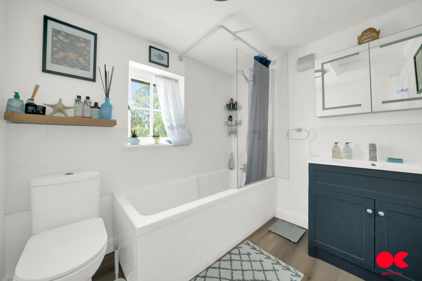 3 bed detached house for sale in Balgores Lane, Gidea Park  - Property Image 8