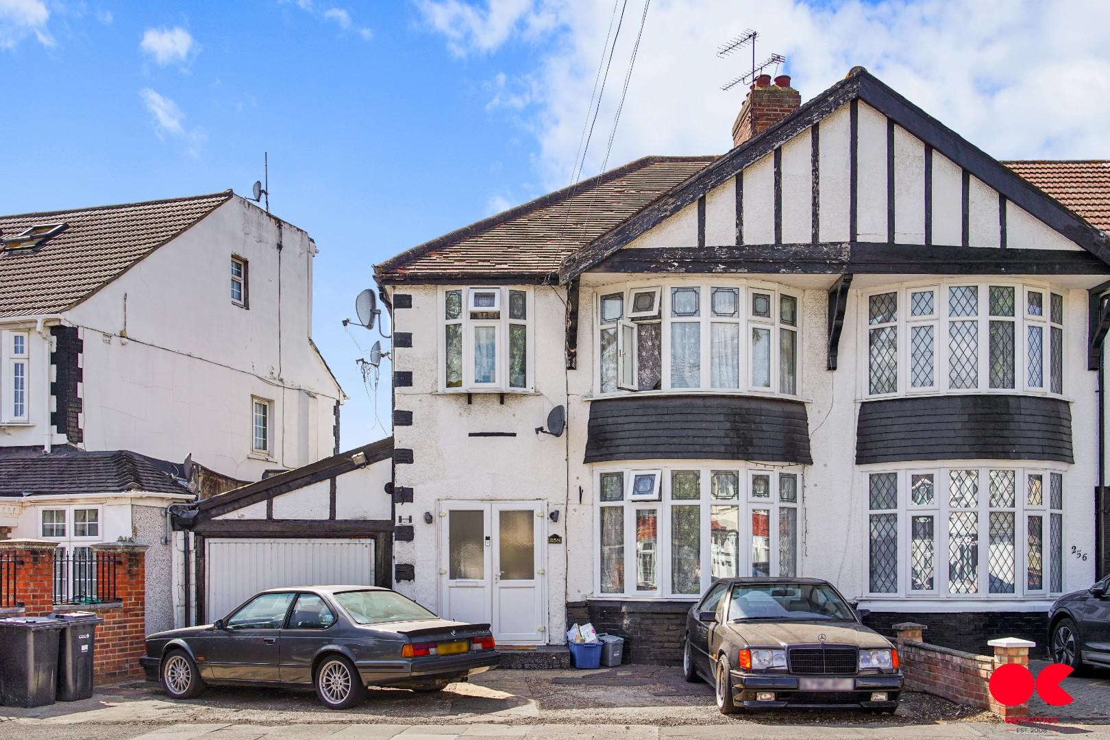 3 bed end of terrace house for sale in Stradbroke Grove, Ilford  - Property Image 6