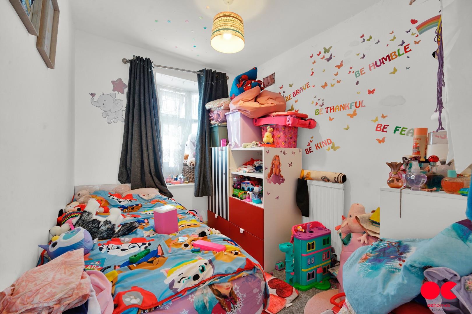 3 bed end of terrace house for sale in Stradbroke Grove, Ilford  - Property Image 10