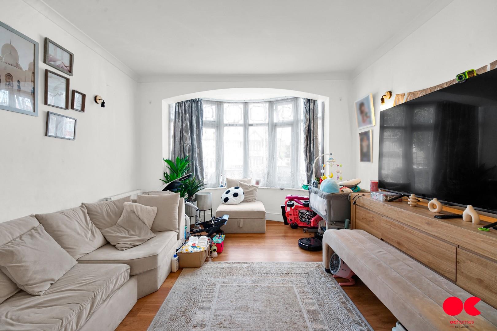 3 bed end of terrace house for sale in Stradbroke Grove, Ilford  - Property Image 7