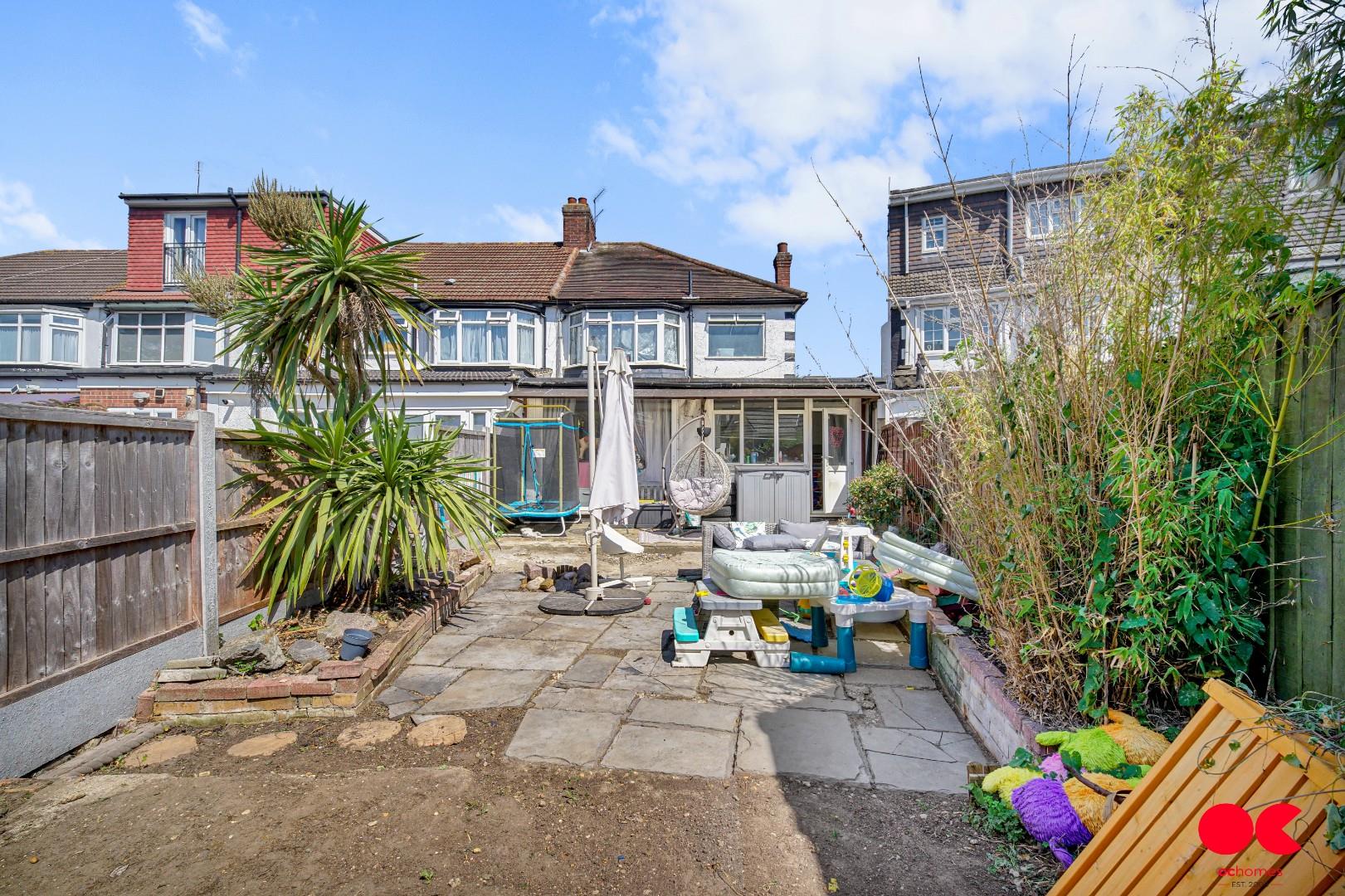 3 bed end of terrace house for sale in Stradbroke Grove, Ilford  - Property Image 14