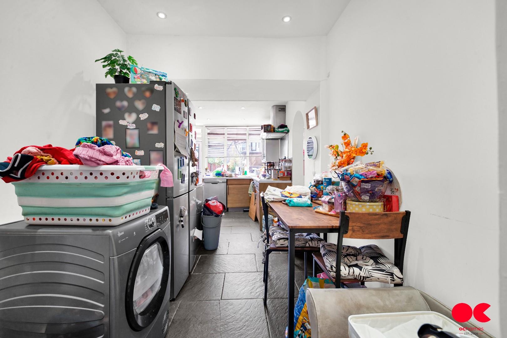3 bed end of terrace house for sale in Stradbroke Grove, Ilford  - Property Image 9