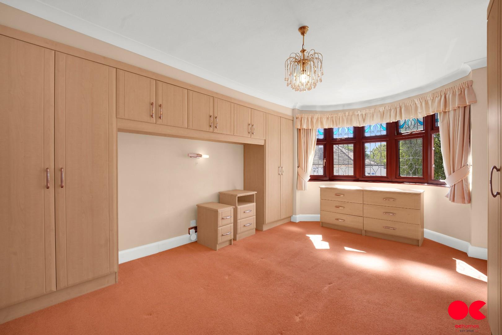 4 bed semi-detached house for sale in Netherpark Drive, Gidea Park  - Property Image 10