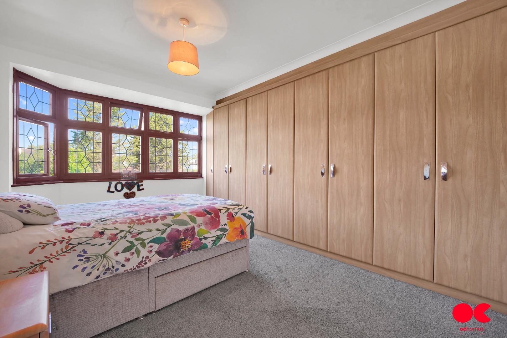4 bed semi-detached house for sale in Netherpark Drive, Gidea Park  - Property Image 9