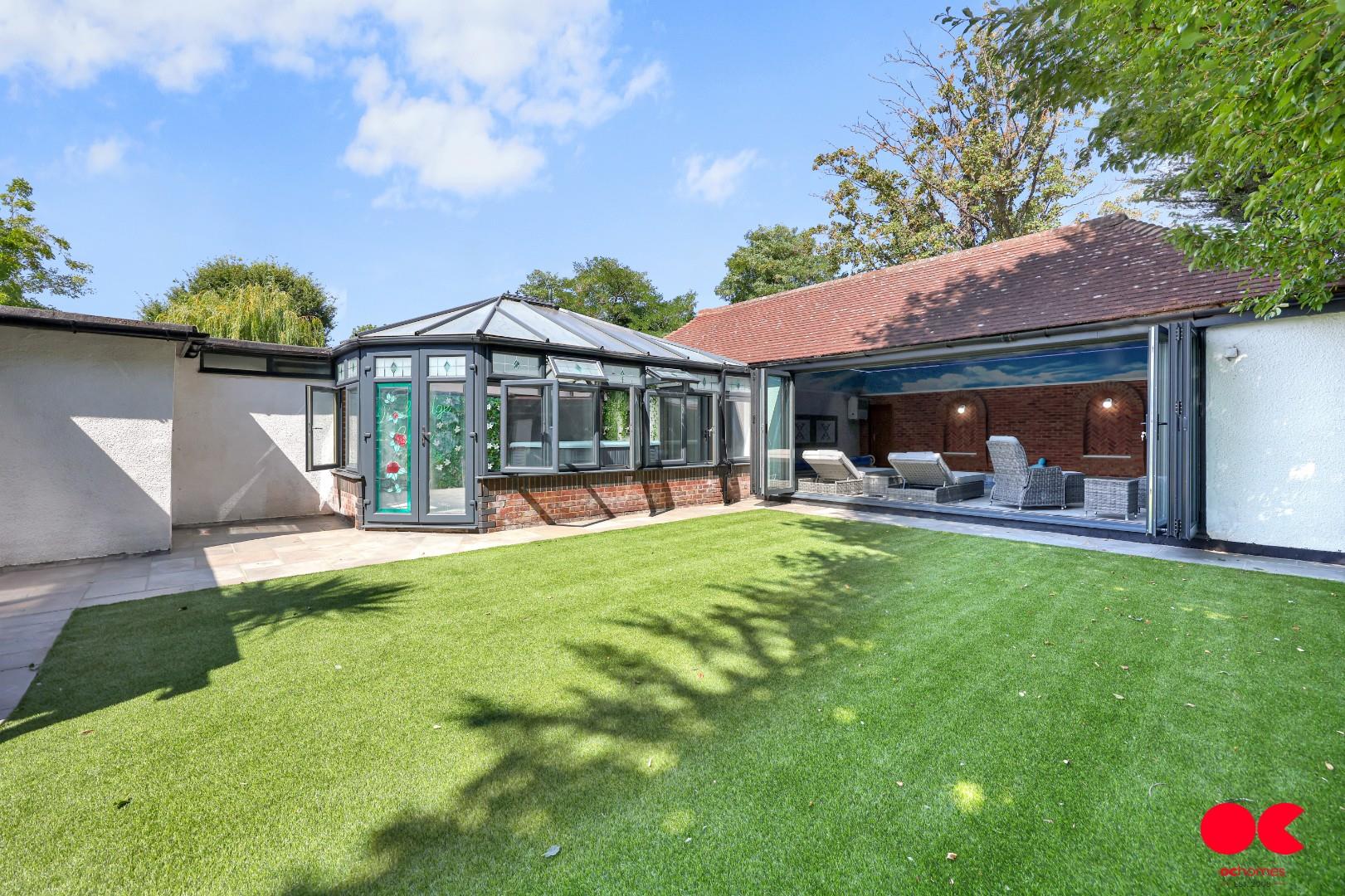 6 bed detached house for sale in Ayloffs Walk, Emerson Park  - Property Image 43