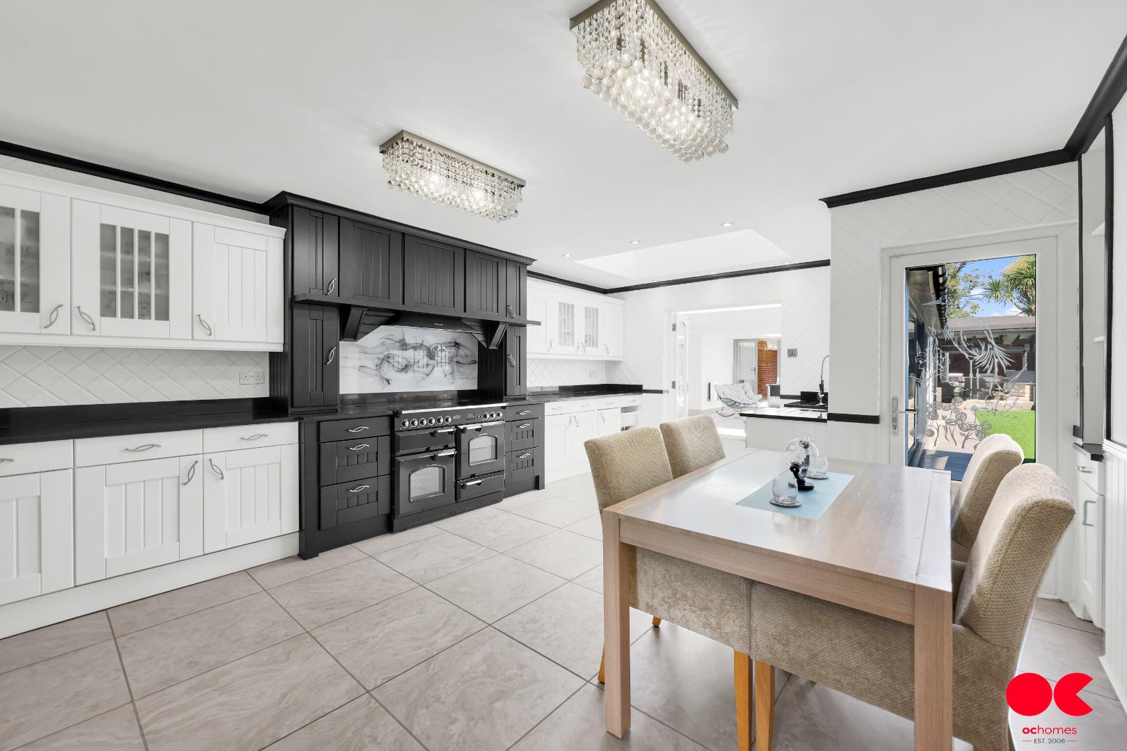6 bed detached house for sale in Ayloffs Walk, Emerson Park  - Property Image 34