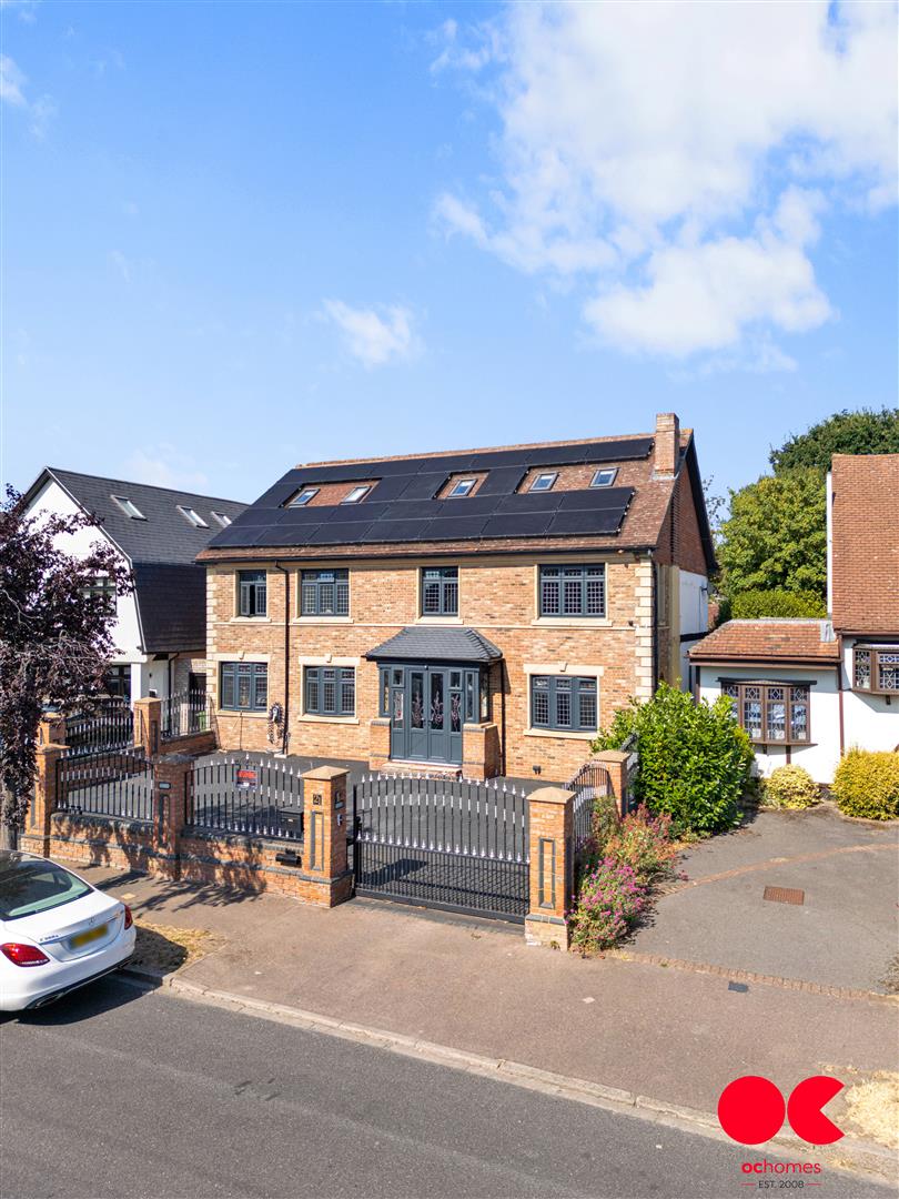 6 bed detached house for sale in Ayloffs Walk, Emerson Park  - Property Image 94