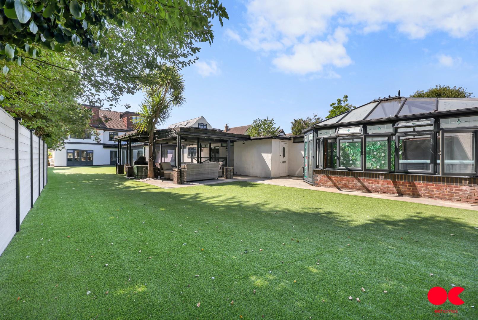 6 bed detached house for sale in Ayloffs Walk, Emerson Park  - Property Image 10
